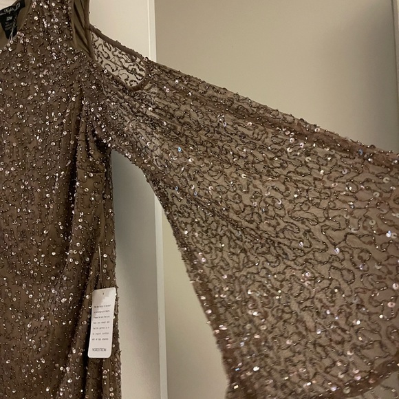 Party or wedding guest beaded dress. Flowing sleeves. Runs small. Fits like 18W - Picture 3 of 3